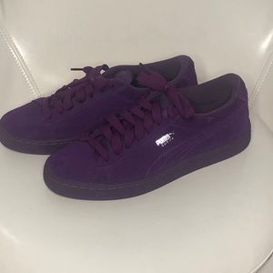 Suede Puma purple tennis shoes
